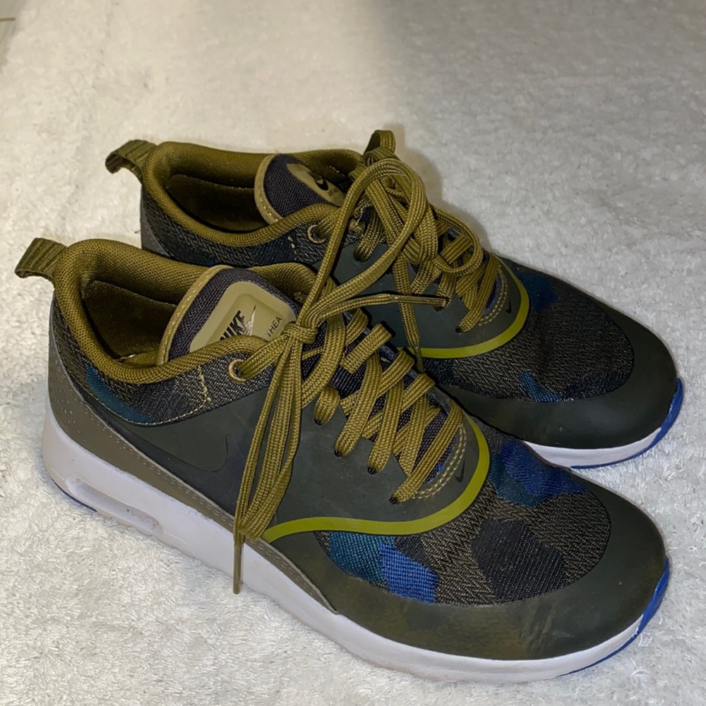 Nike tennis shoes